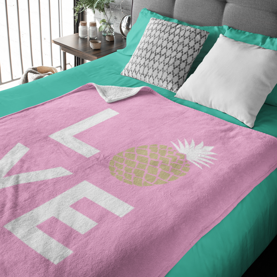 Pineapple Love Plush Blanket (Bubblegum Pink) - Happy Pineapple Co.